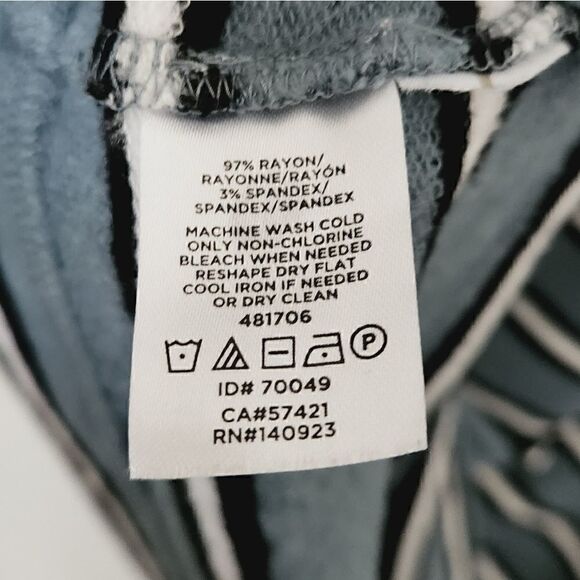 Lou & Grey Striped Short Sleeve Knee Length Dress in Blue Size Medium - Picture 4 of 5